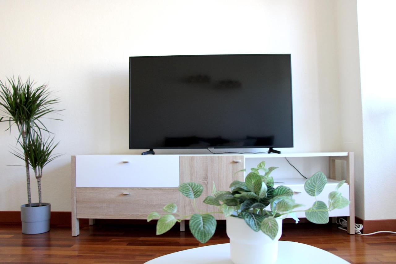 Cozy Apartment With Free Parking & Close To Lake Lugano Kültér fotó
